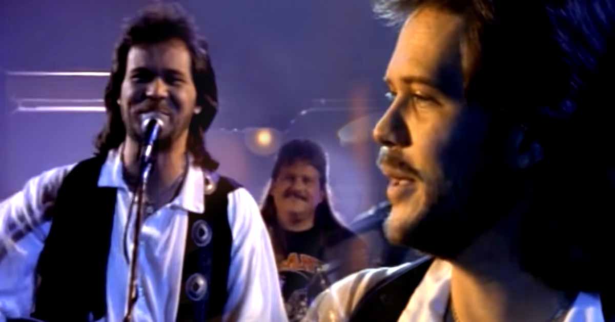 Uncover the Hidden Message Behind Travis Tritt’s Hit, ‘Here’s a Quarter (Call Someone Who Cares)’