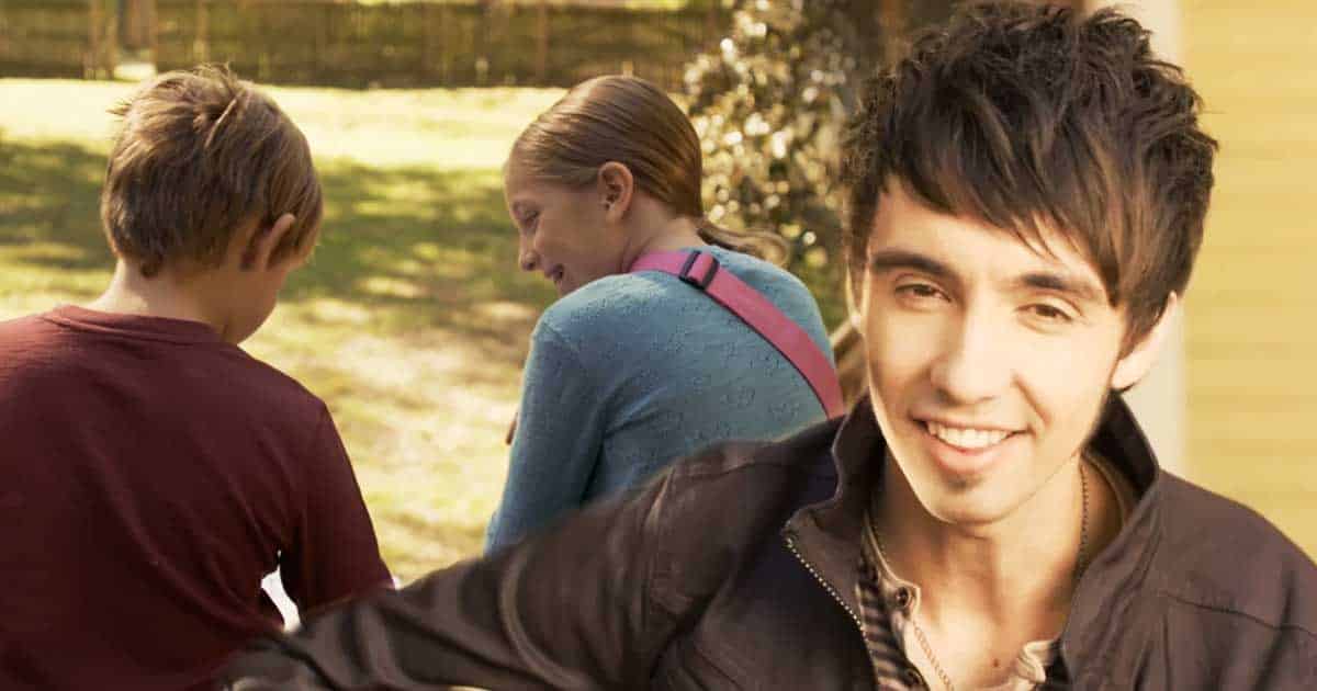 Mo Pitney's “Boy And A Girl Thing”: Reminisce Your Childhood