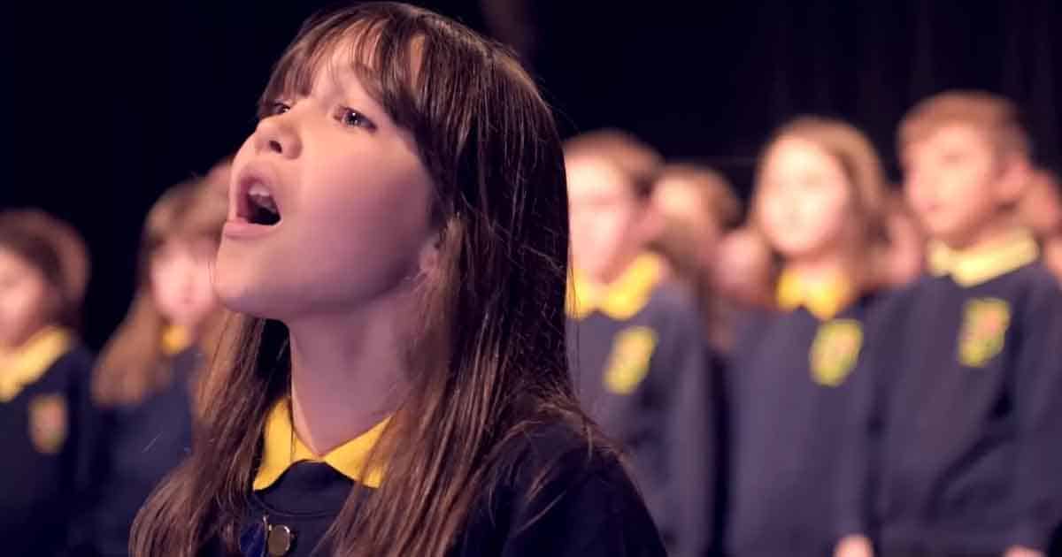 Kaylee Rogers' 'Hallelujah' Christmas Rendition Goes Viral 2