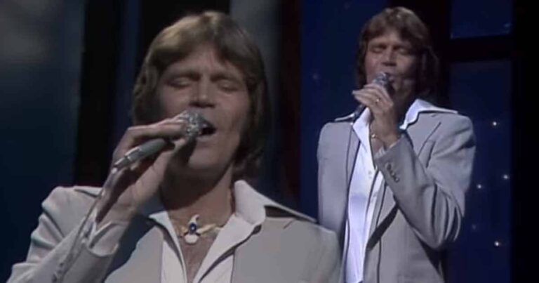 Glen Campbell’s “Southern Nights” Caught Attention From Both Country And Pop Fans
