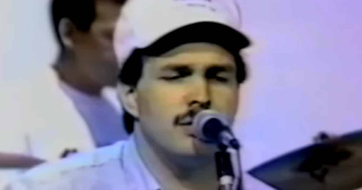 Rare Video of Garth Brooks Crooning a Strait Classic 2