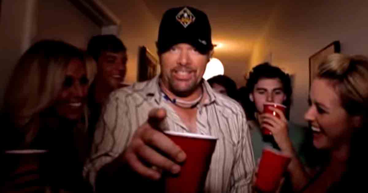 "Red Solo Cup": Stupid Song But Freakin' Awesome (Toby Keith) 2