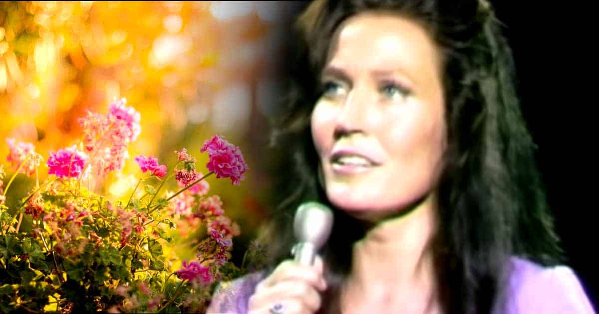 Loretta Lynn Covers One of the Known Gospel Songs, “In the Garden” 2