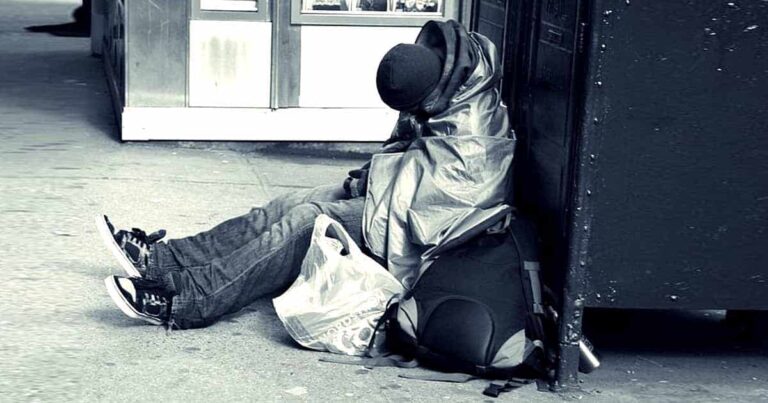 Homeless People Still Spreads Love Despite Present Predicament