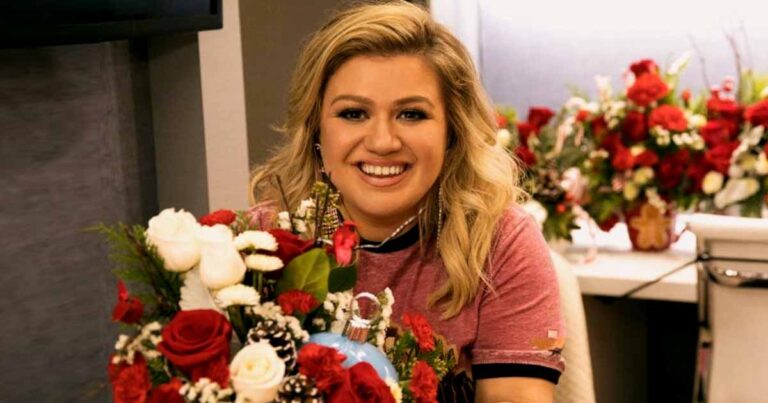 Kelly Clarkson’s Recovery Isn’t Going Well
