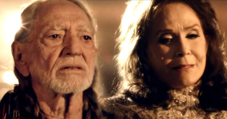 Watch: Loretta Lynn and Willie Nelson Shares the Same Stage After 31 Years