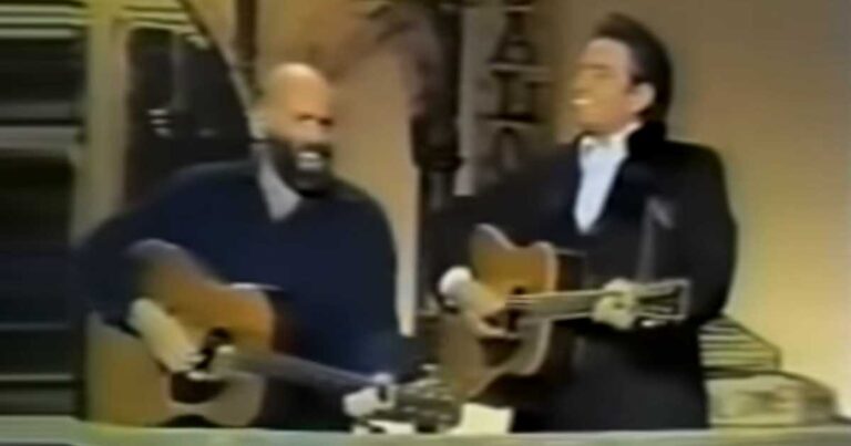 Shel Silverstein and Johnny Cash Having Fun Singing “A Boy Named Sue”