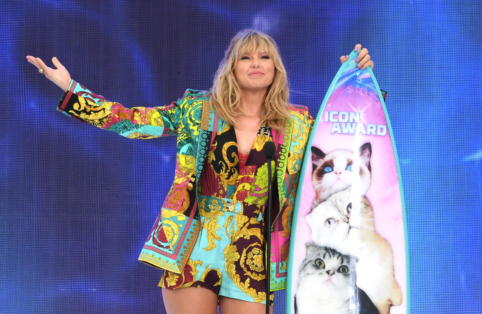 teen choice award 2019 taylor swift icon award