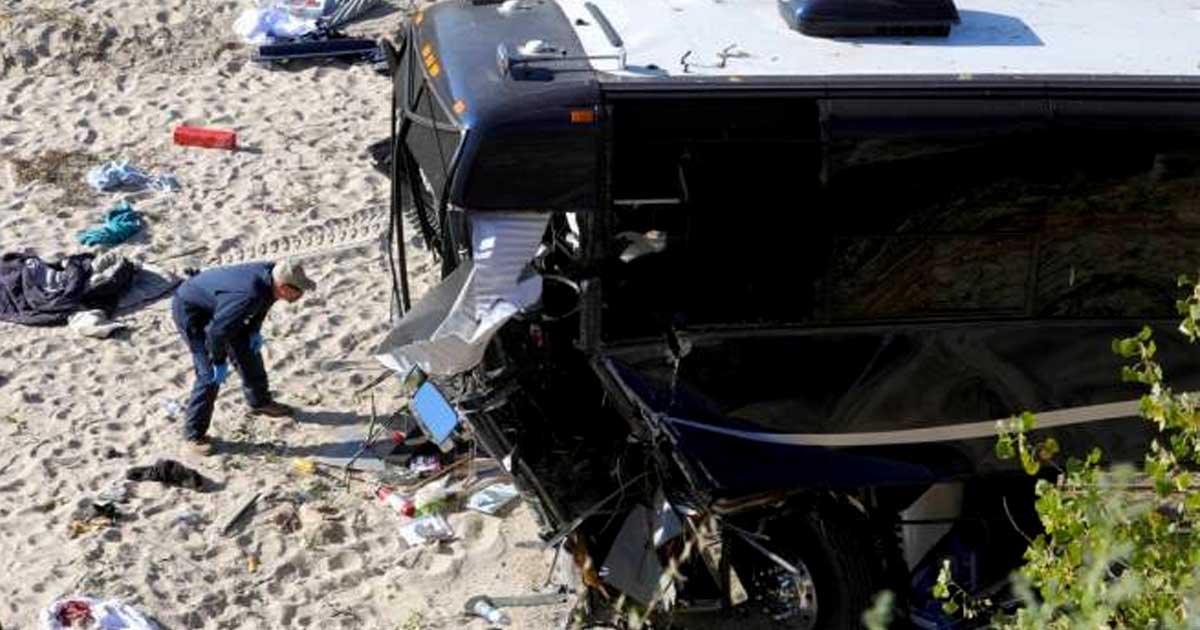 Josh Turner's Tour Bus Crashed Leaving 1 Dead, 7 Injured 2