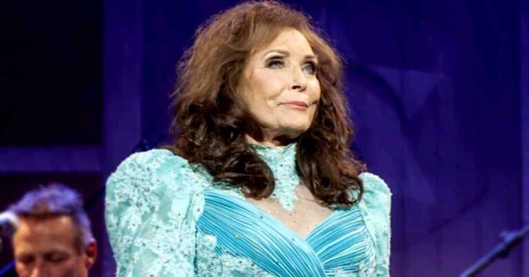Loretta Lynn Castigates Contemporary Music: “We Should Never Let Country Music Die”