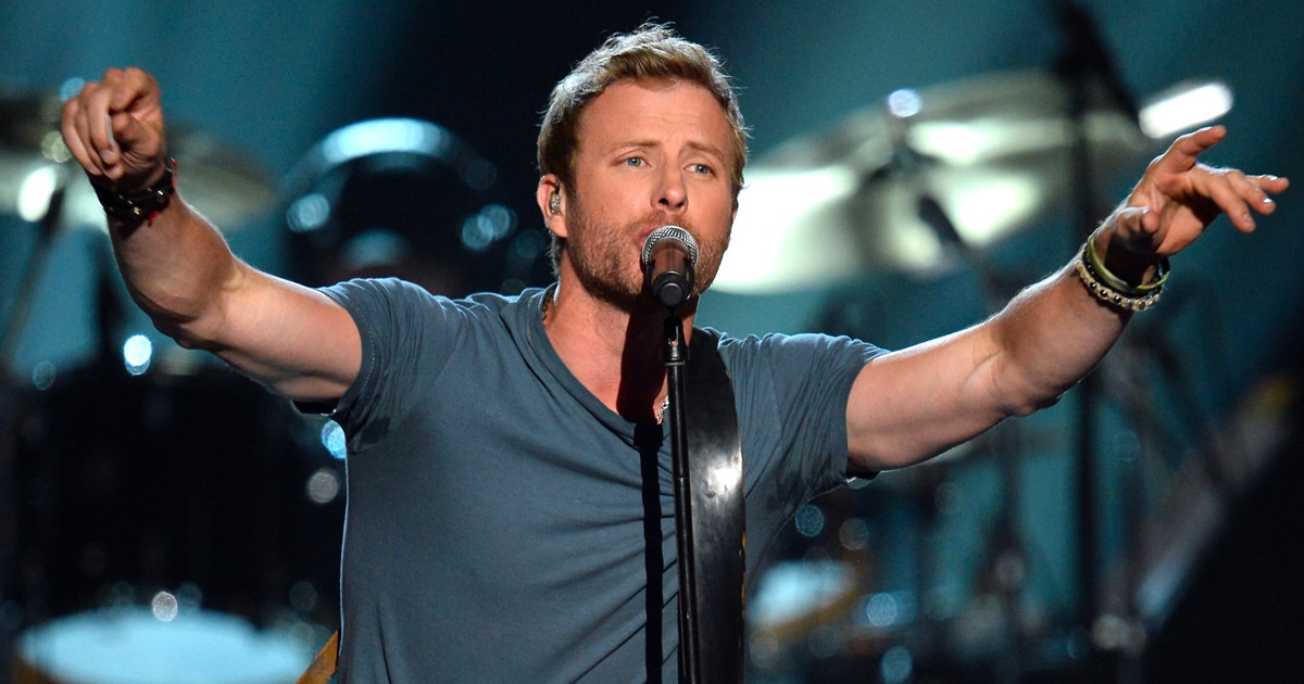 dierks bentley give 1000 to his whiskey row employees
