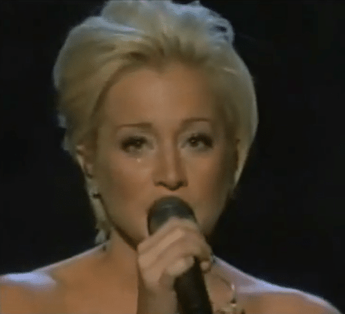 Kellie Pickler Sobs While Singing Her Heart Story at the CMA Awards 1