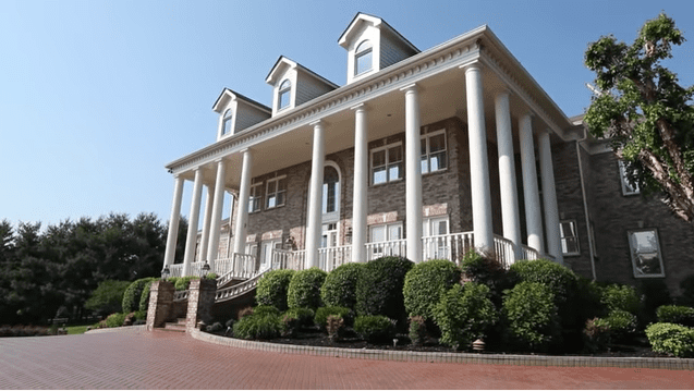 George Jones’ Southern Mansion Was His Perfect Get-Away 1