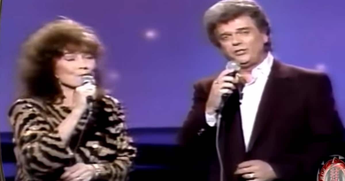 Loretta Lynn and Conway Twitty Singing "Making Believe" Is Nothing But Perfection