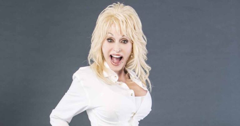 What Did Dolly Parton Say in Highschool That Made The Whole Class Burst Into Laughter?