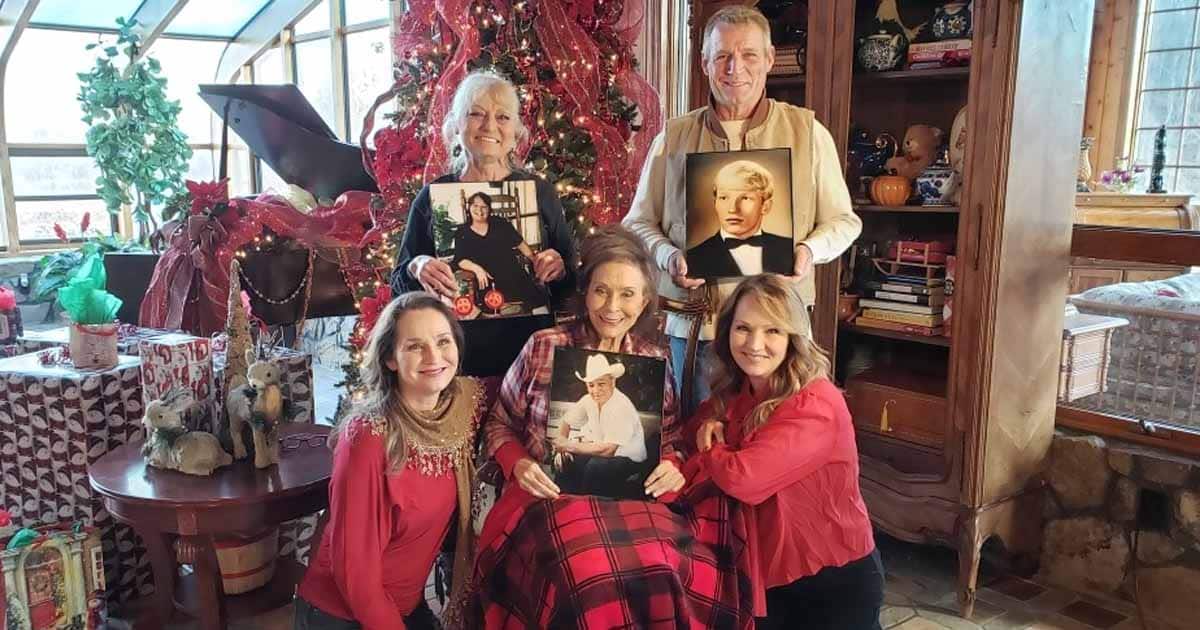 Loretta Lynn Shares Beautiful Family Christmas Photo With Her Children: “This Picture Is My Whole World”