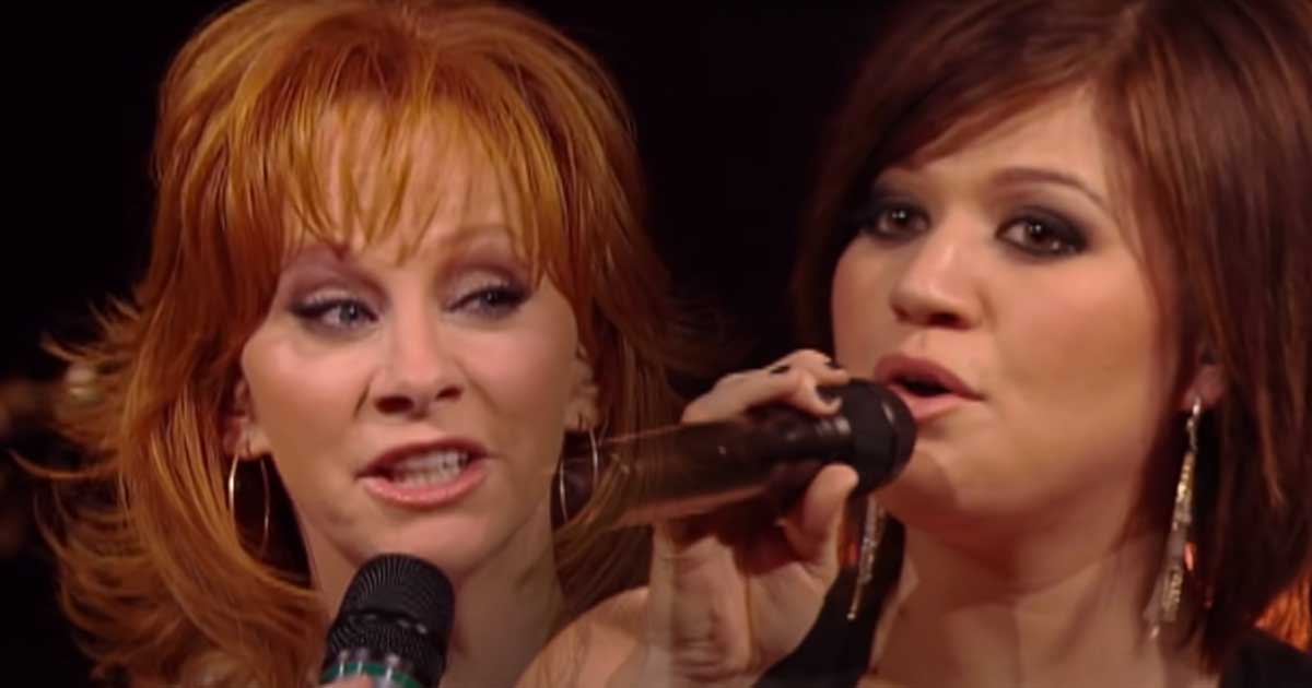 Reba & Kelly Clarkson Perform 'Does He Love You'