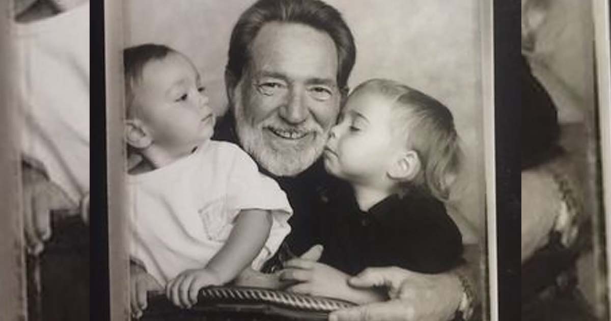 Willie Nelson’s Son Shares Decades-Old Family Photo With His Dad