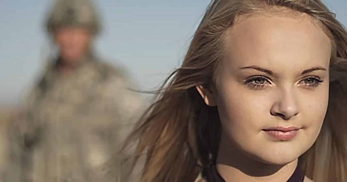 15-Year-Old Girl Sings “Soldier’s Light” In Military Tribute To Fallen Soldier