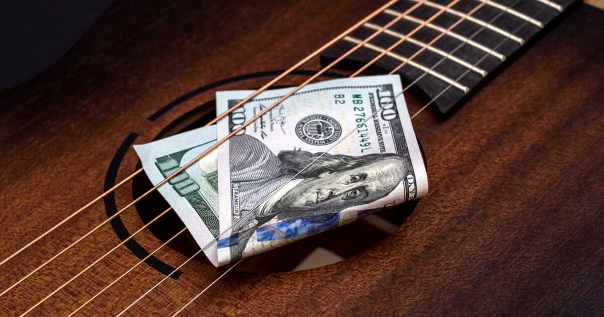 How much does a country singers earn?