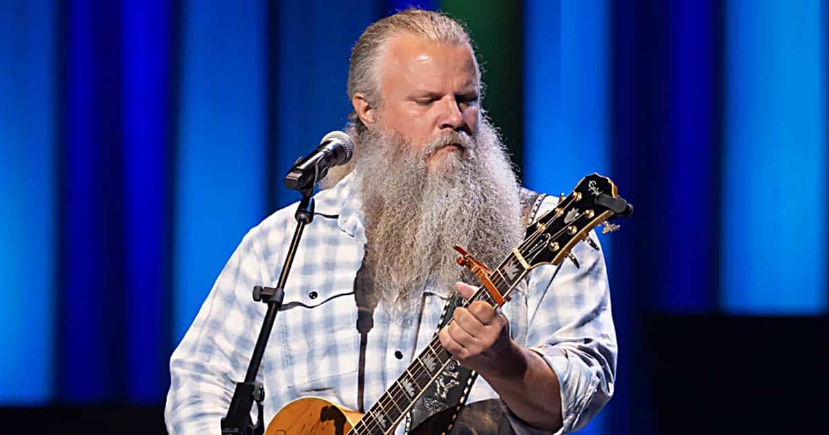 Radio Station Responds To Jamey Johnson’s Onstage Rant