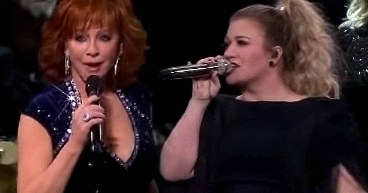Unanticipated Performance of Kelly Clarkson and Reba McEntire