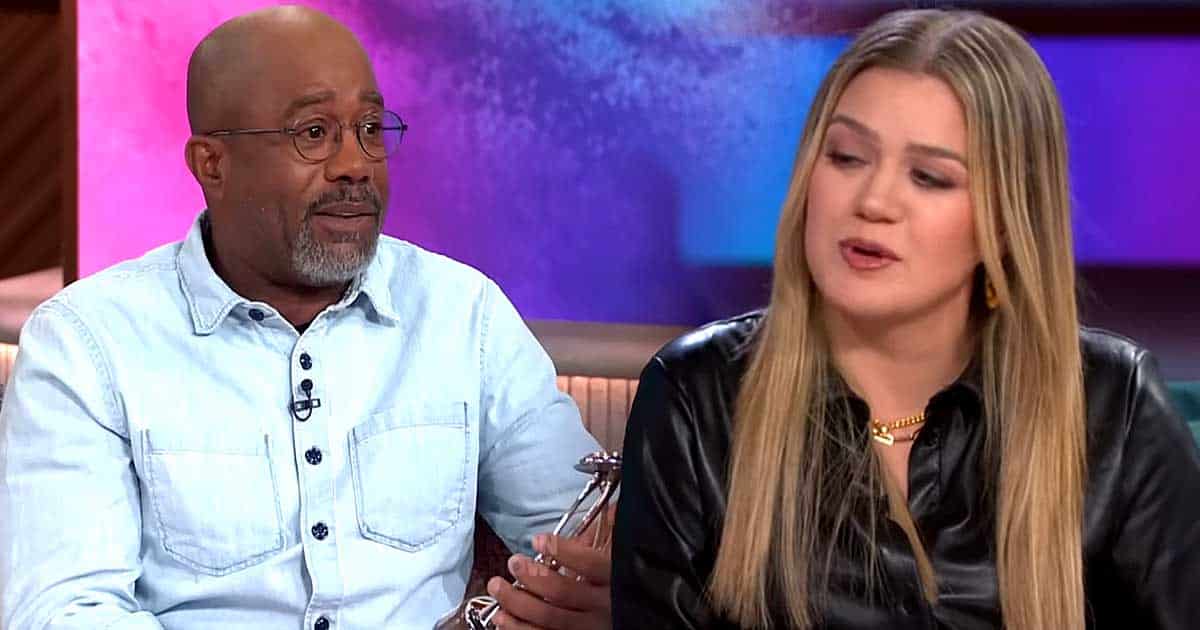 Kelly Clarkson Surprises Darius Rucker With CMA Humanitarian of the Year Award
