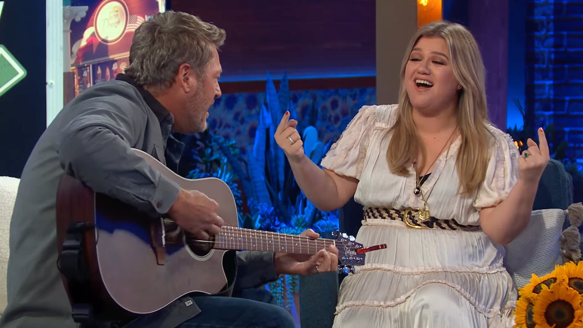 Blake Shelton and Kelly Clarkson perform an acoustic duet of “Austin,” reigniting fan love for their powerful 2022 collaboration.