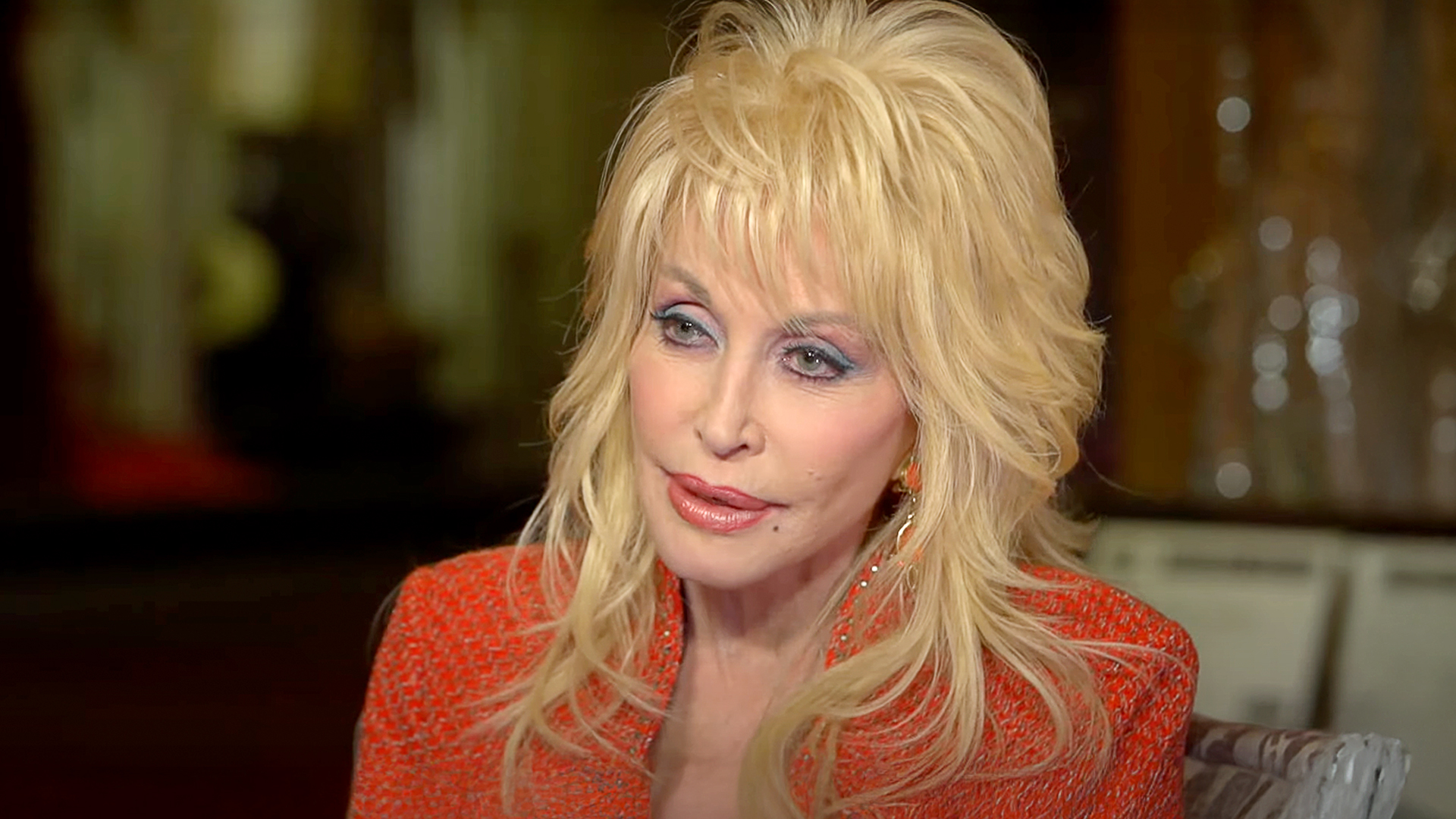 Dolly Parton was moved to tears as the Grand Ole Opry sang I Will Always Love You in tribute to her late husband, Carl Dean.