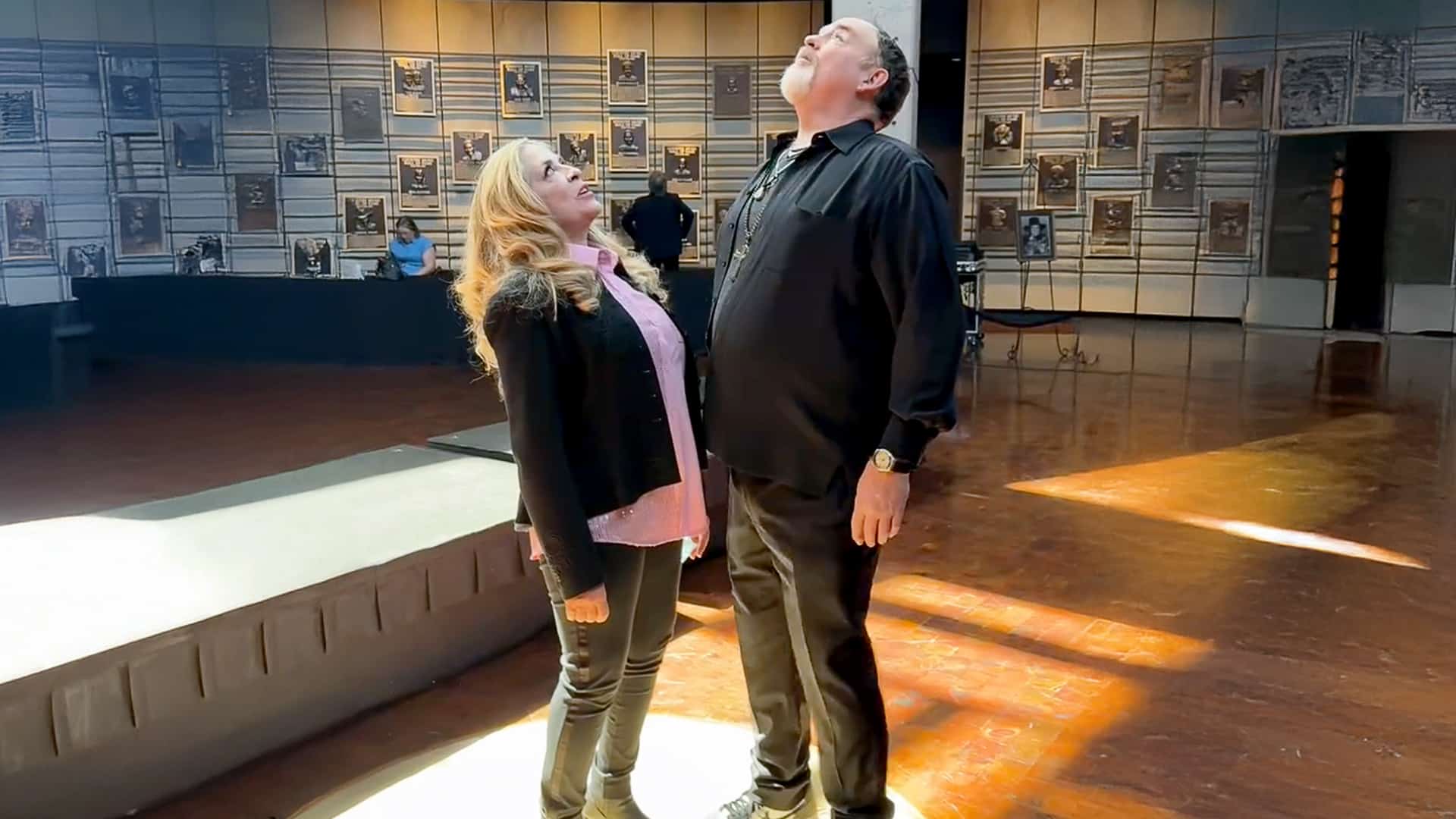 June Carter Cash’s children, Carlene and John Carter Cash, sing Will the Circle Be Unbroken after her Hall of Fame induction is announced.