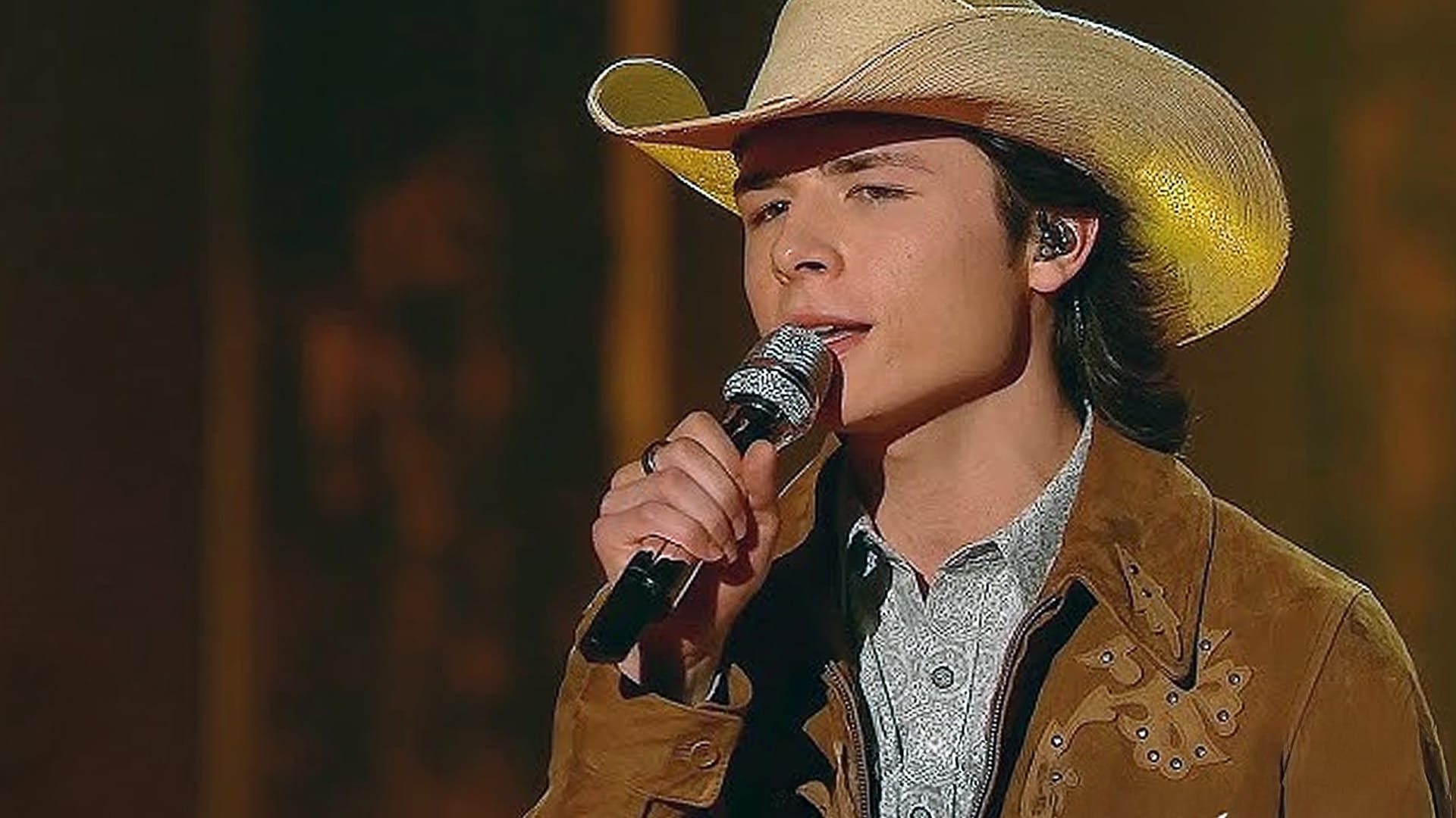 American Idol contestant John Foster delivers a heartfelt country performance, capturing national attention with his traditional style—just one of 10 surprising facts about his rising career.