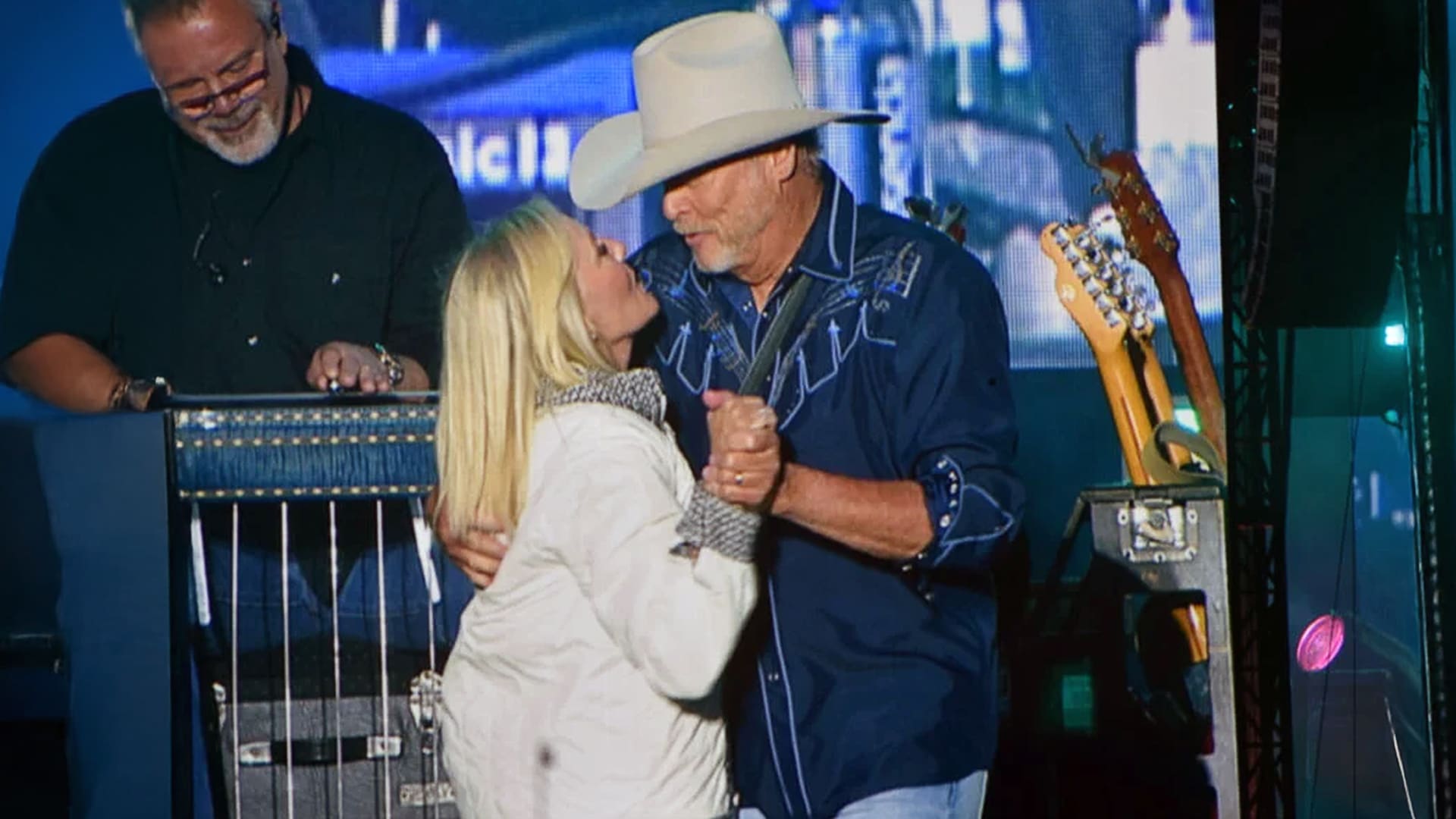 Alan Jackson Shares Rare On-Stage Dance With Wife of 45 Years During  "Remember When"
