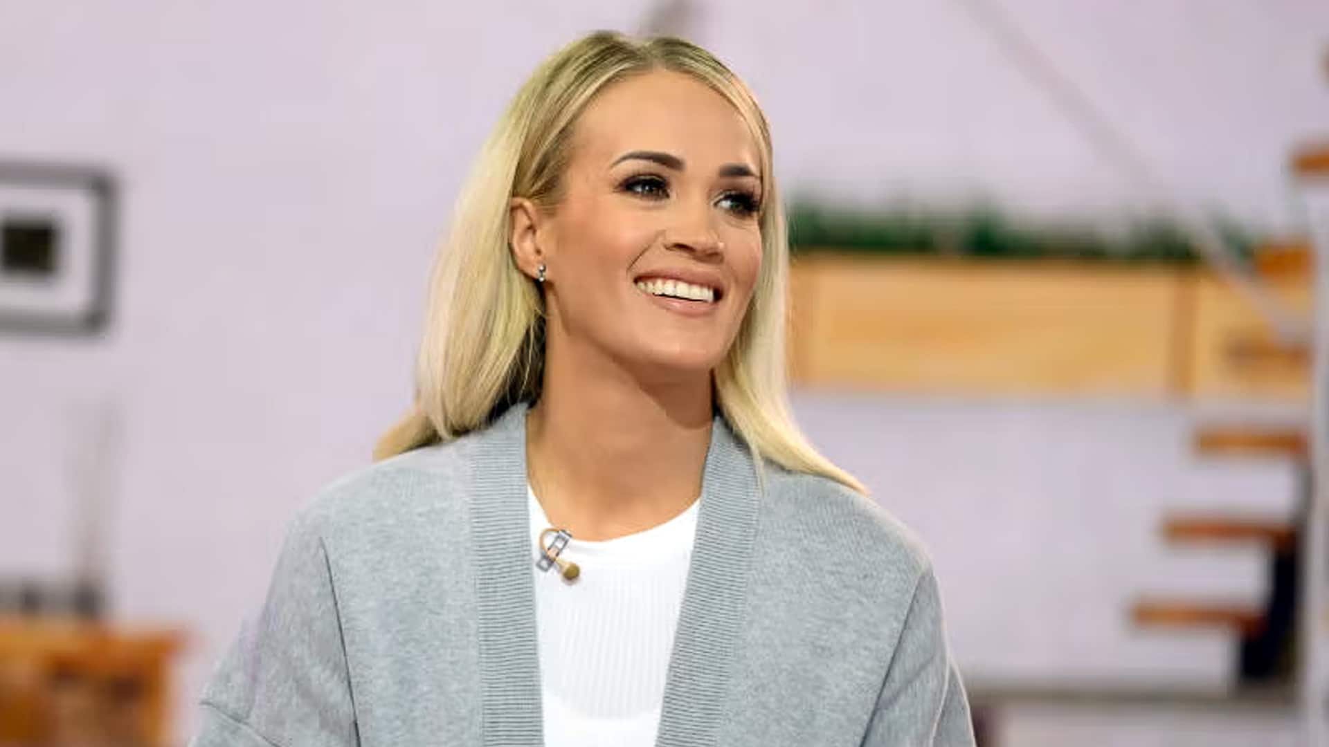 Carrie Underwood in Hawaii wearing a modest blue-and-white swim dress, proving elegance and confidence don’t require revealing outfits.