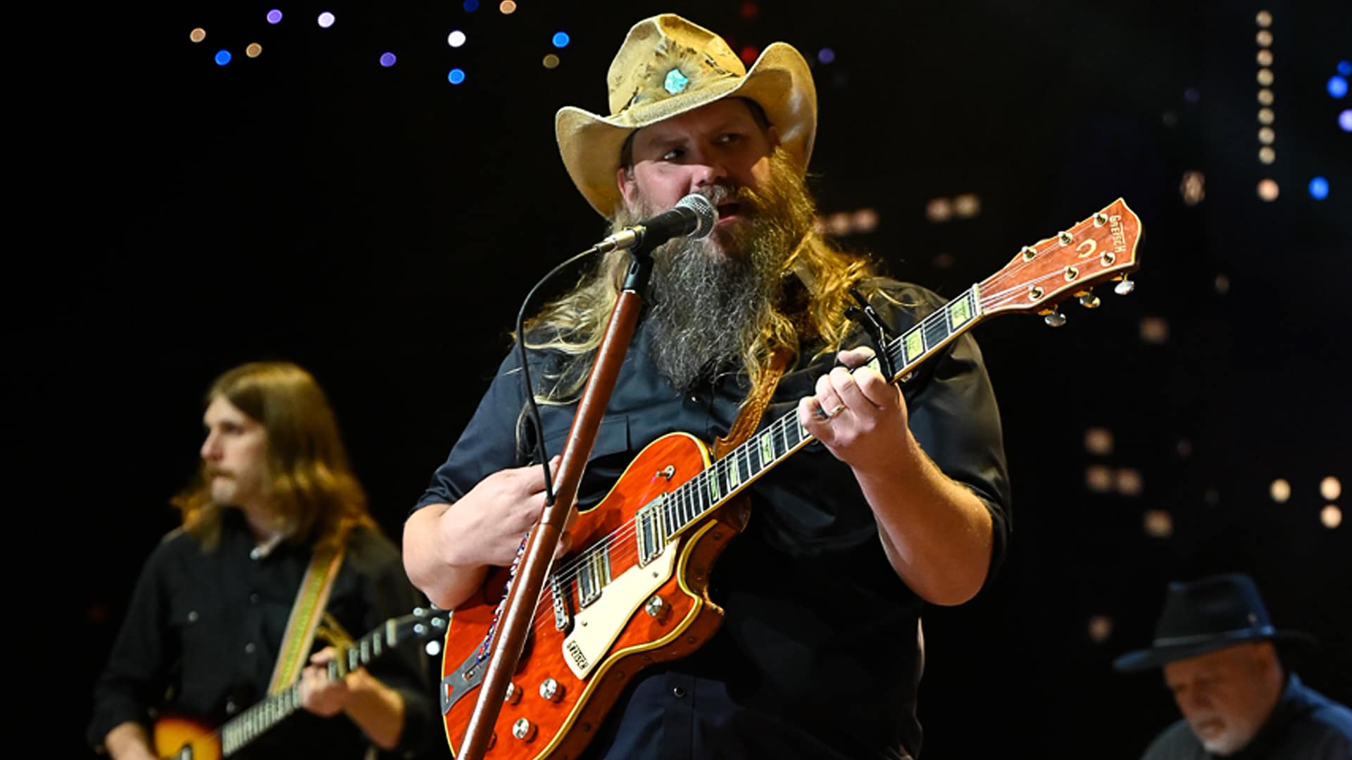Chris Stapleton performs live at Austin City Limits, wearing a cowboy hat and playing a red Gretsch electric guitar, delivering an emotional cover of "Free Bird."
