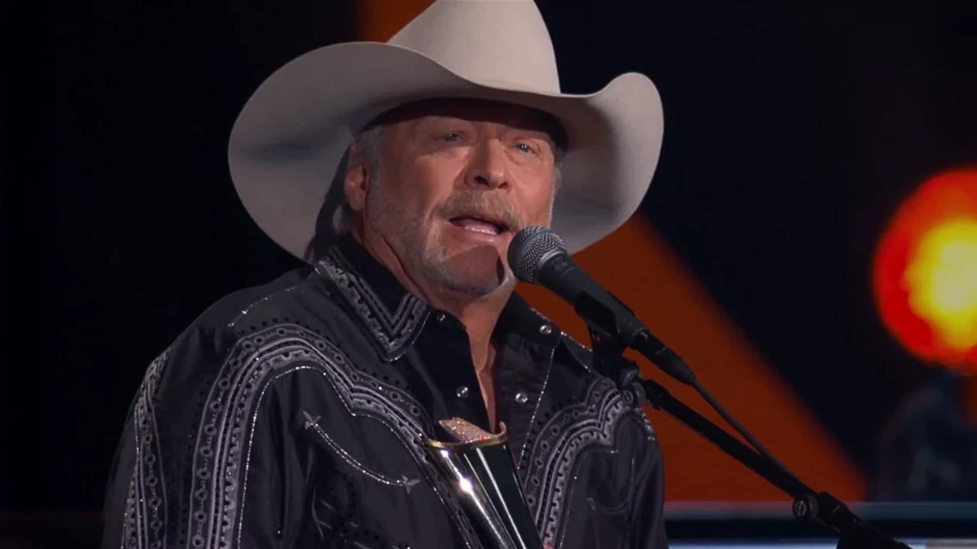 Alan Jackson grows emotional during his 2025 ACM Awards speech after performing “Remember When” and receiving the inaugural Lifetime Achievement Award named in his honor.