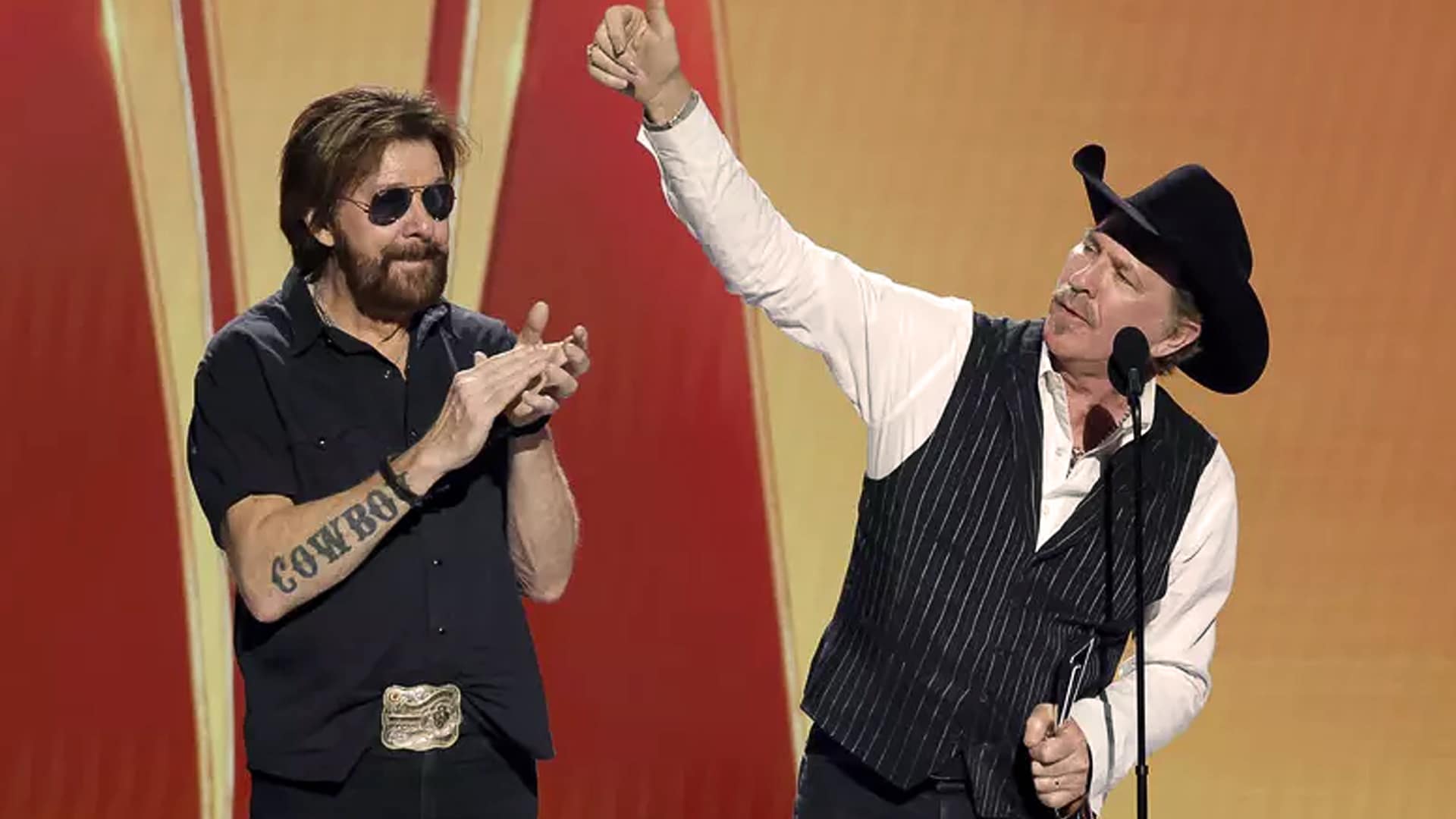 Brooks & Dunn celebrate their historic 17th Duo of the Year win at the 2025 ACM Awards, cementing their legacy as the most awarded duo in country music history.