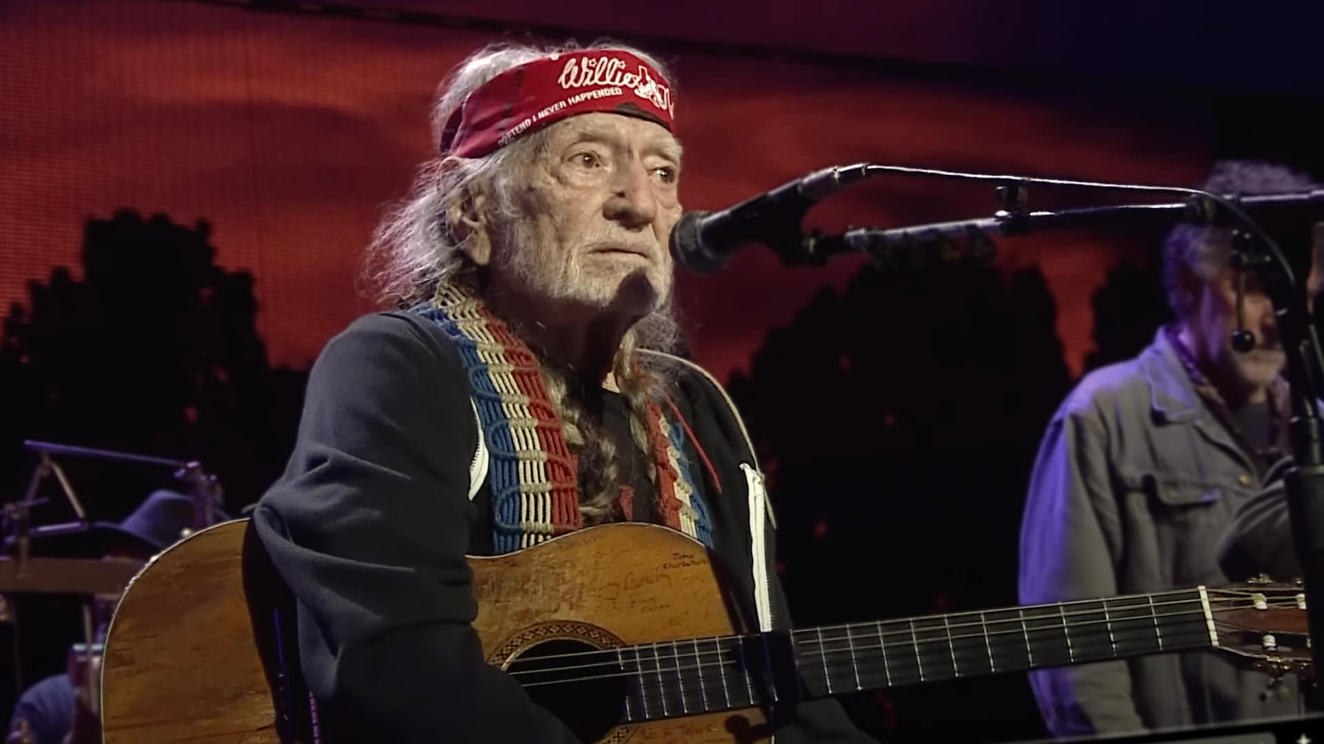 Willie Nelson performs with emotion at Farm Aid 2024, his voice trembling through every heartfelt lyric.