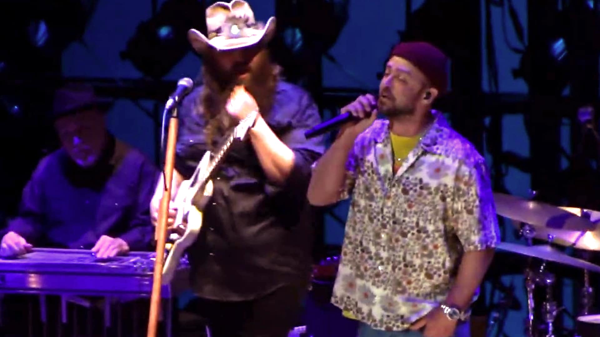 Chris Stapleton and Justin Timberlake reunite onstage in Los Angeles for a fiery 12-minute “Tennessee Whiskey” duet that brought fans to their feet.