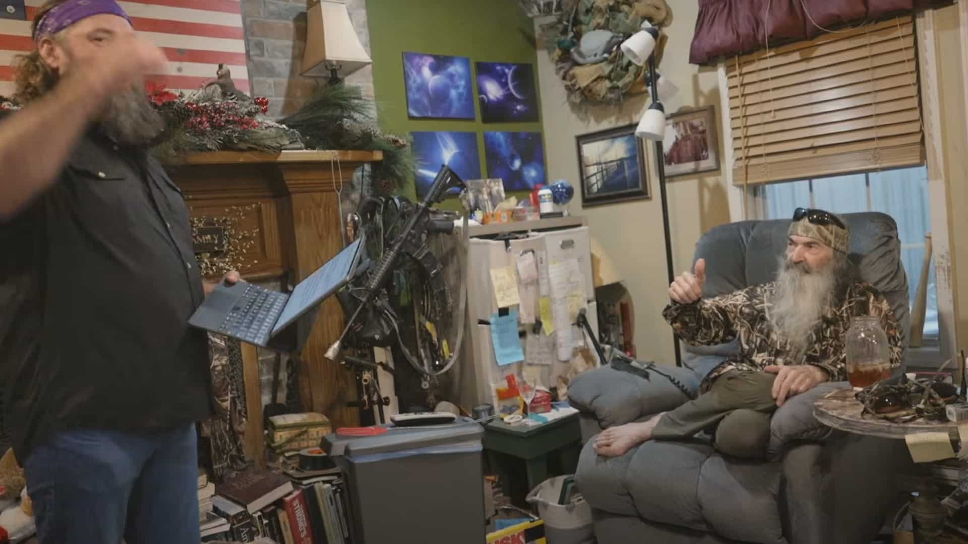 Phil Robertson gives a thumbs up from his recliner in his final scene on Duck Dynasty: The Revival, closing the episode with a quiet but powerful tribute.