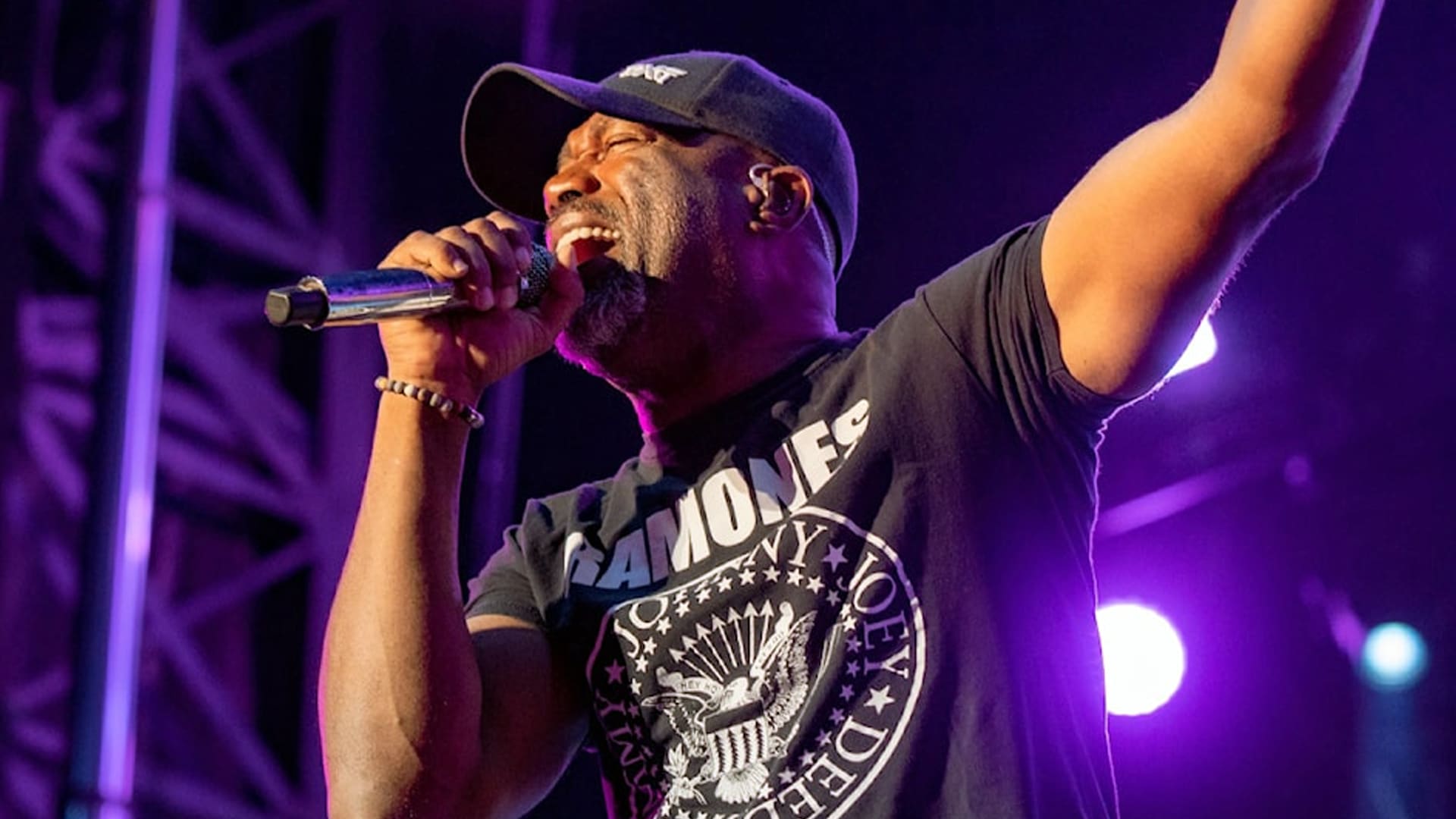 Darius Rucker passionately singing on stage before walking off after four songs and refunding fans when he lost his voice in Atlantic City.