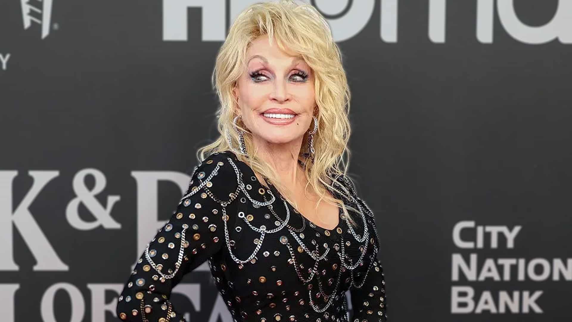 Dolly Parton smiles in a sparkling gown, proving she’ll always look glamorous on the outside to match how she feels inside.