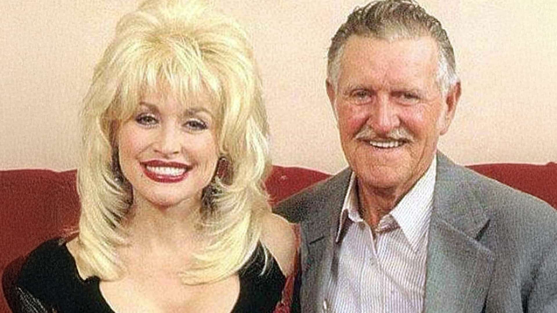 Dolly Parton smiles beside her father, Robert Lee Parton, who inspired her despite never learning to read or write.