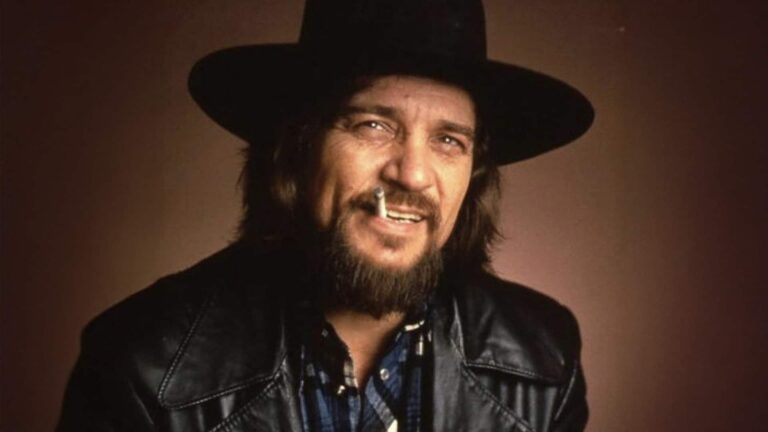 Waylon Jennings once called Garth Brooks the most insincere person he ever saw