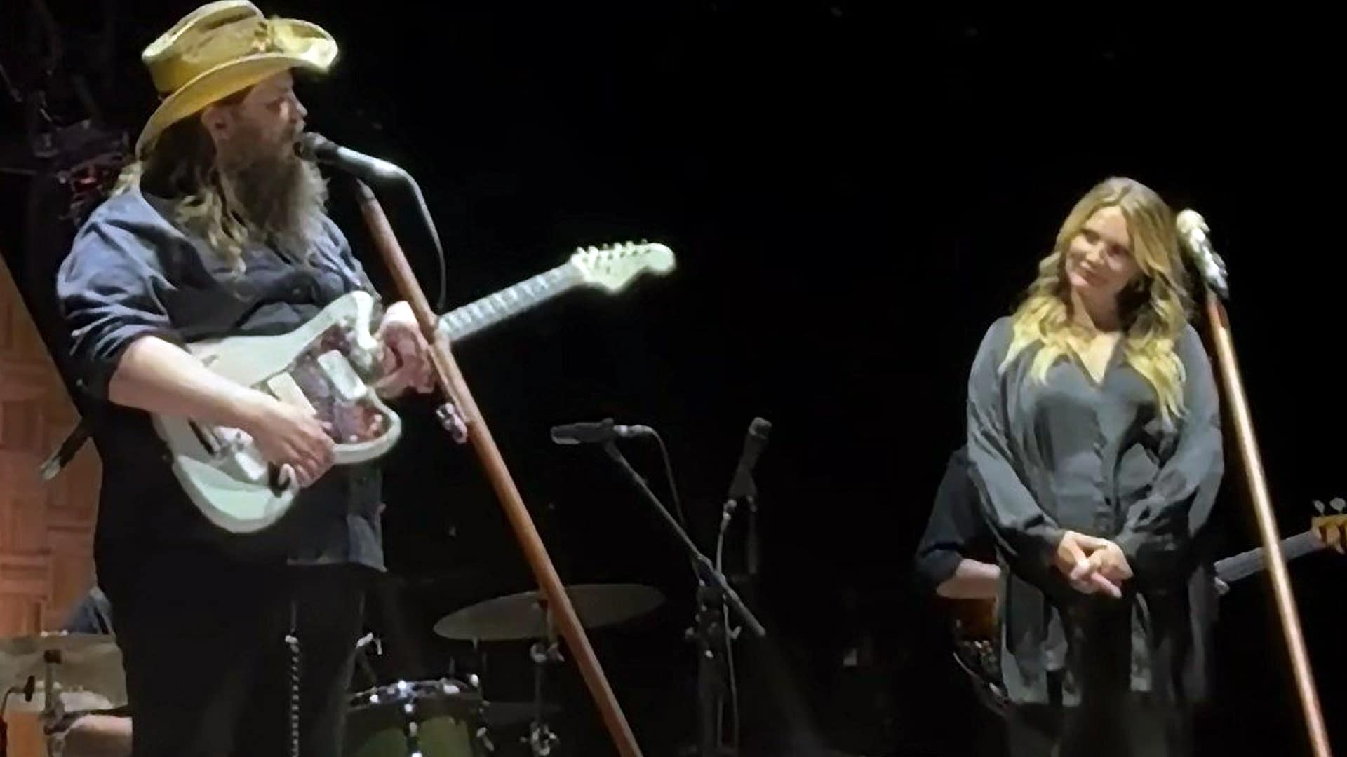 Chris Stapleton stops his Madison Square Garden show to serenade his wife Morgane with a raw, unscripted love song straight from the heart.