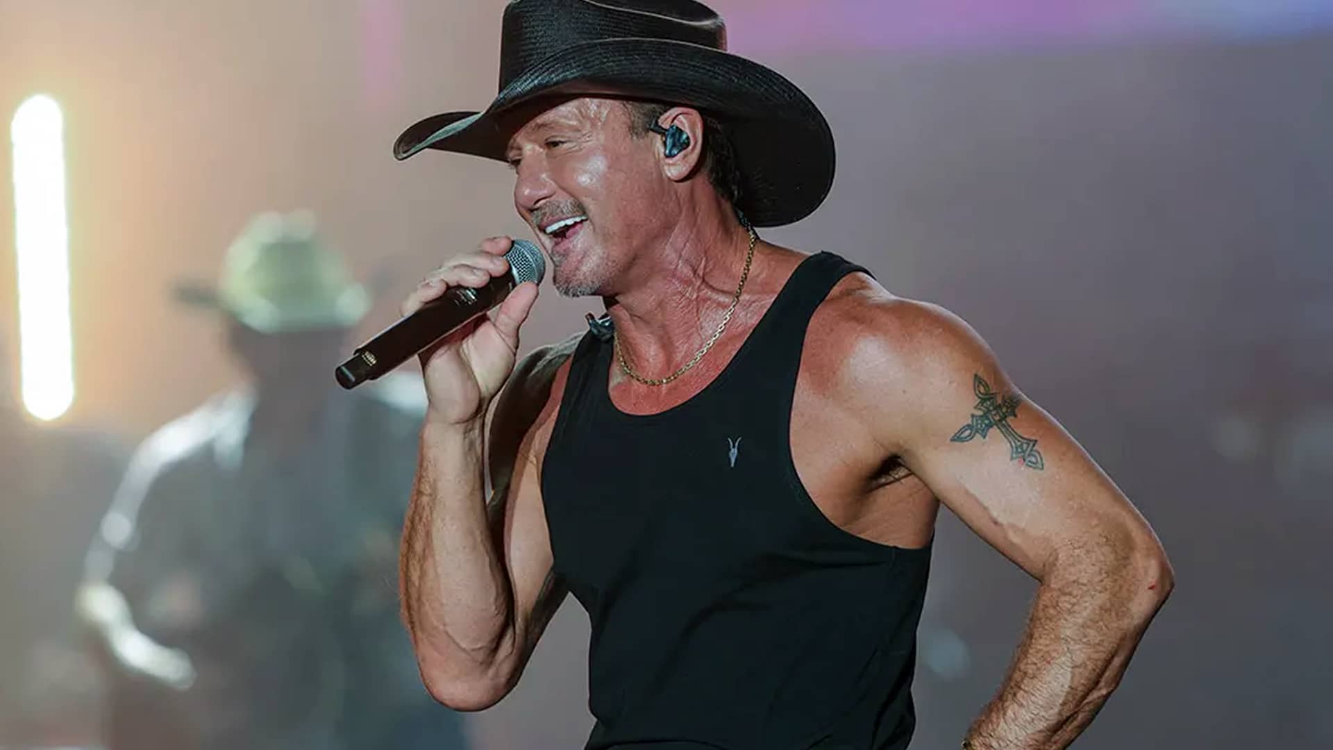 Country singer, Tim McGraw stuns fans with bold new bald look and ripped build.