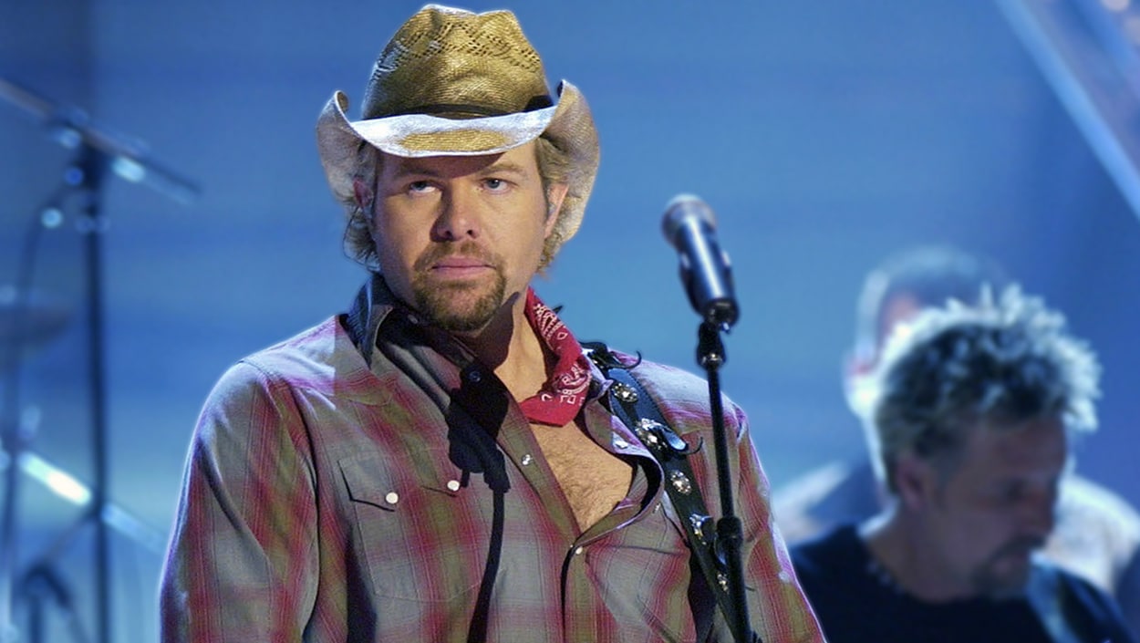 Toby Keith performing in a cowboy hat, the country star who turned “I Wanna Talk About Me” into a No. 1 hit after Blake Shelton passed.