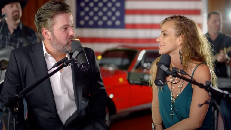Conway Twitty and Loretta Lynn’s grandchildren, Tre and Tayla, sing their grandparents’ classic duet “Louisiana Woman, Mississippi Man” with passion and legacy.