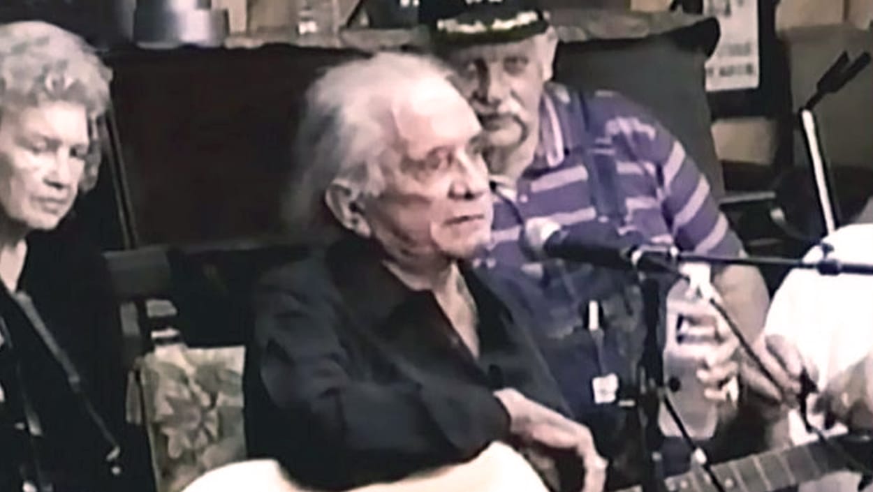 Johnny Cash during his final live performance in July 2003, honoring his late wife June Carter Cash with “Ring of Fire.”