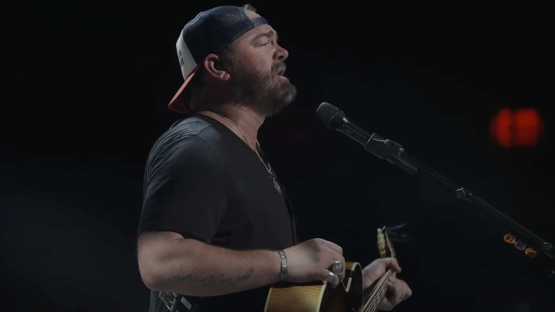Lee Brice performing onstage with guitar in hand, dedicating “When the Kingdom Comes” in tribute to Charlie Kirk.