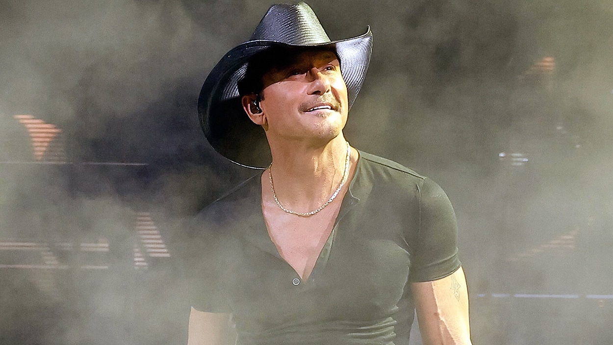 Tim McGraw performing in a cowboy hat, pausing for an emotional tribute to his late father Tug McGraw at the Field of Dreams concert.